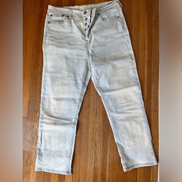 NWT Levi’s Wedgie Straight Crops light wash - Picture 3 of 7
